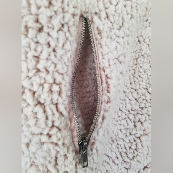 NWOT Thread + Supply Sherpa Teddy Bear Zip Up Vest Smoke Rose Color Size… - Picture 4 of 6